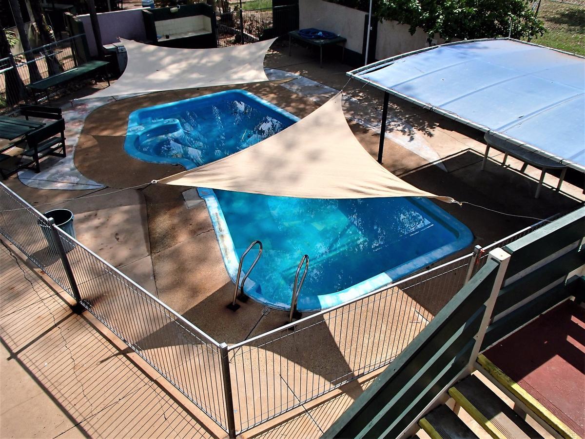 Хостел Palm Court Backpackers Катерін Екстер'єр фото