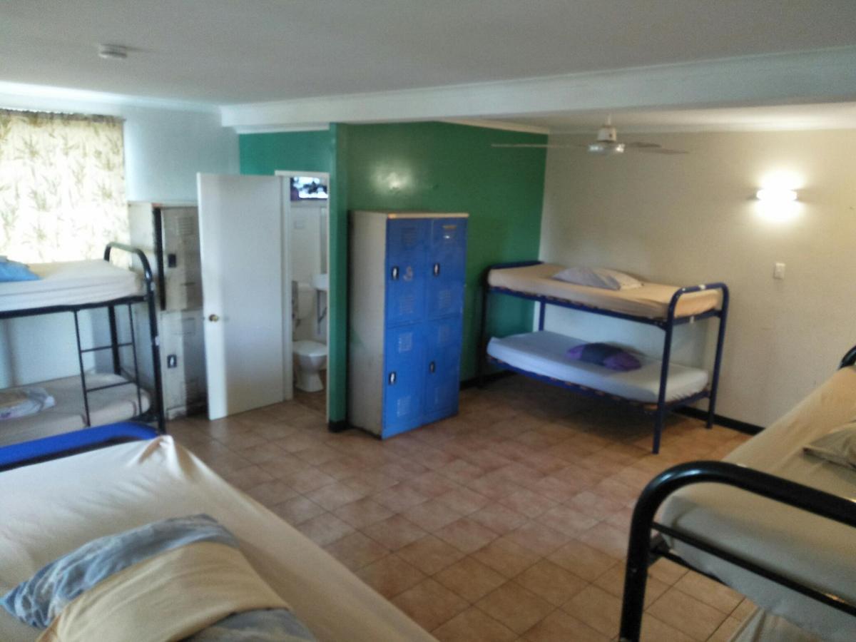 Хостел Palm Court Backpackers Катерін Екстер'єр фото