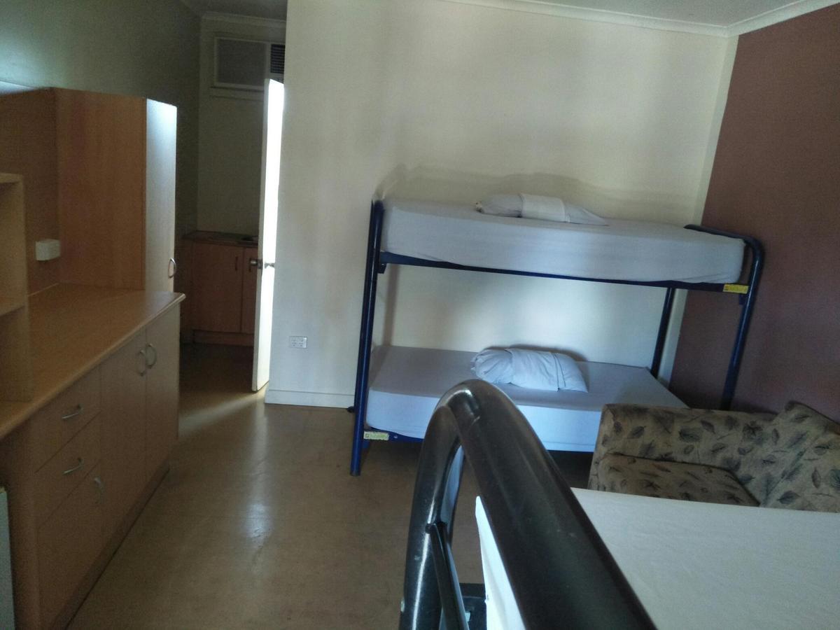 Хостел Palm Court Backpackers Катерін Екстер'єр фото