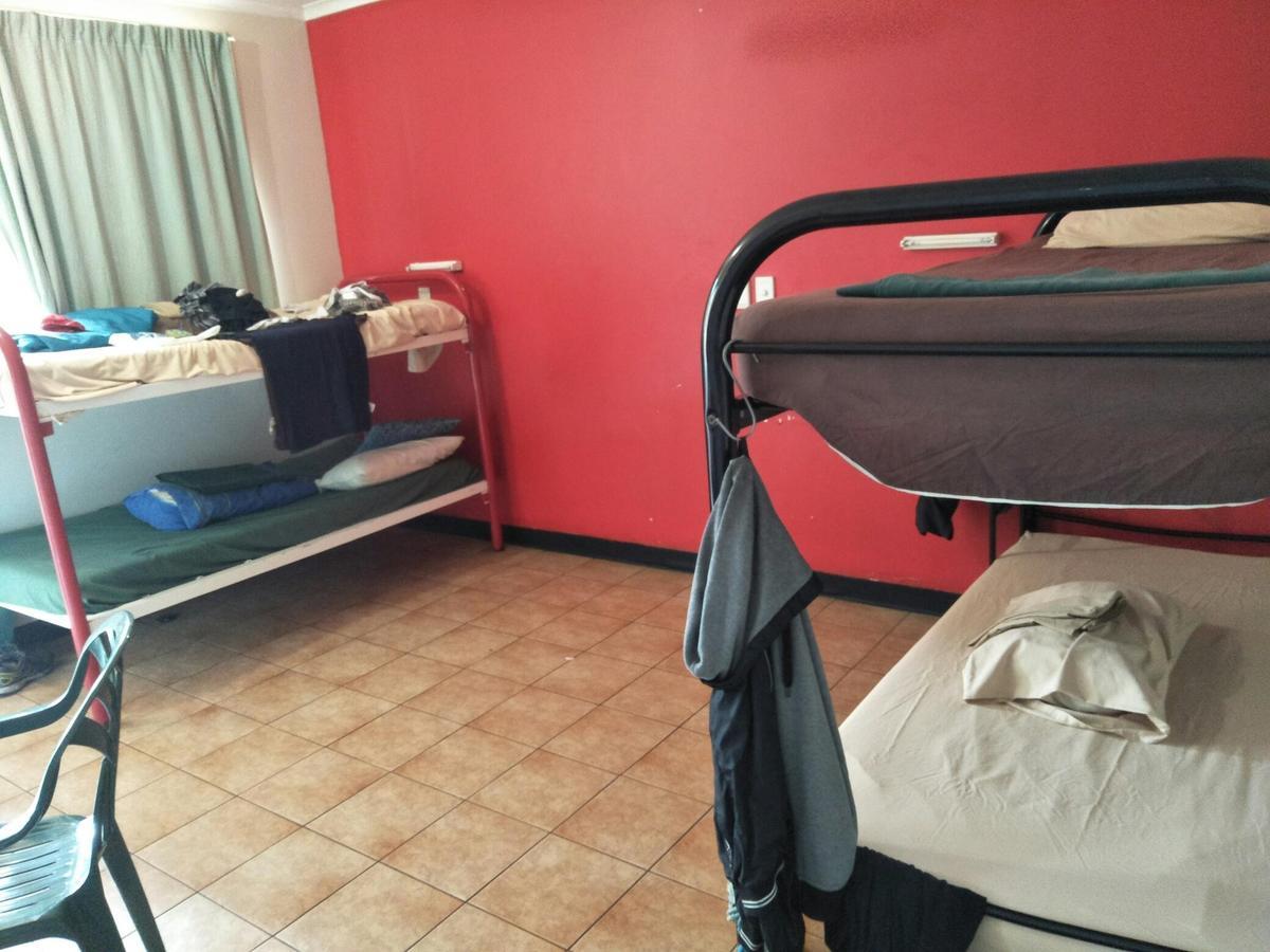 Хостел Palm Court Backpackers Катерін Екстер'єр фото