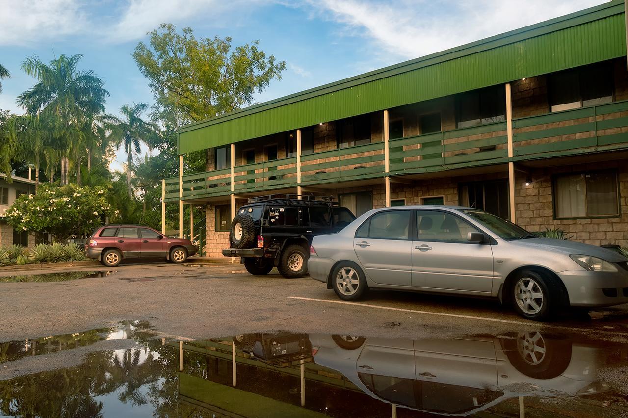 Хостел Palm Court Backpackers Катерін Екстер'єр фото