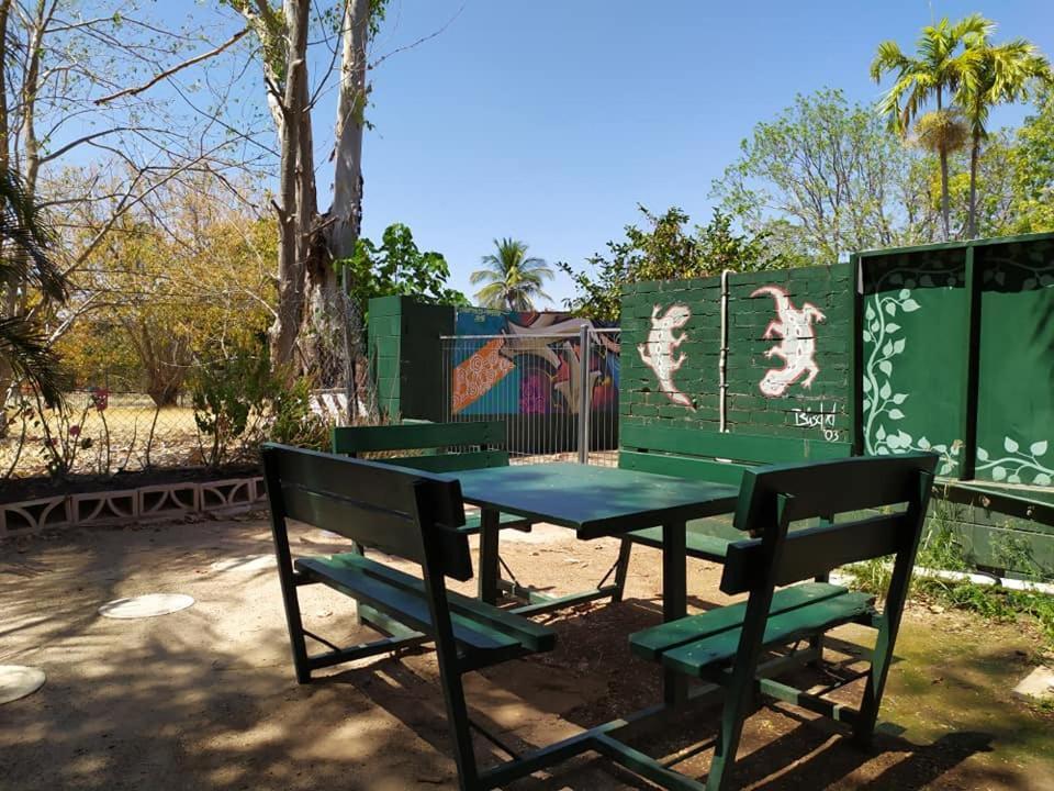 Хостел Palm Court Backpackers Катерін Екстер'єр фото